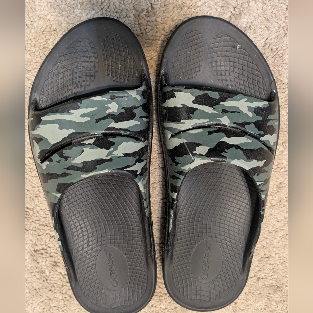 OOFOS Women's OOahh Luxe Slide Sandals, Jungle Camo, Size 9